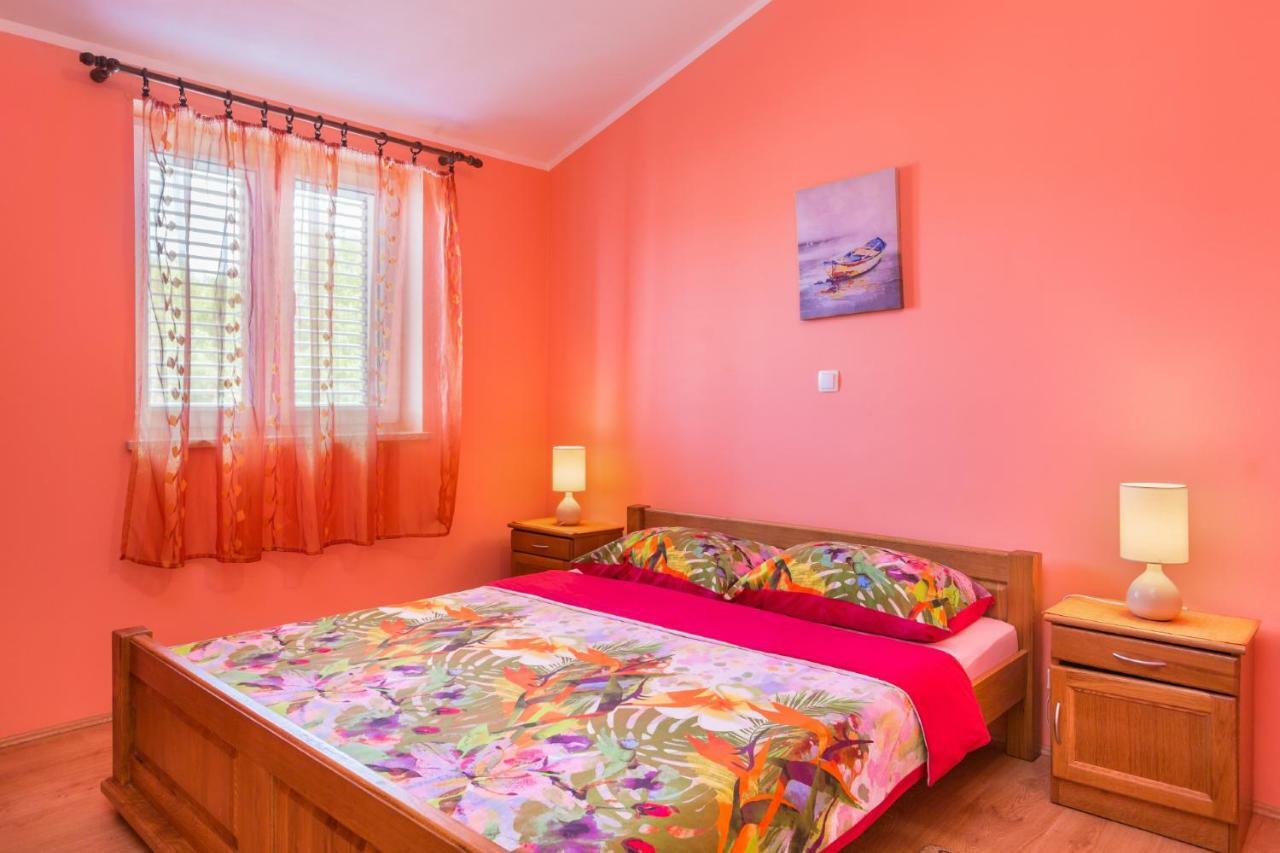 Apartment Orange Ii